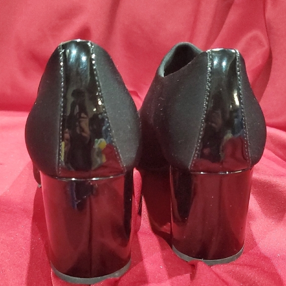 Donald J. Pliner Black and Silver Heels with Pointed Toe - Picture 4 of 11